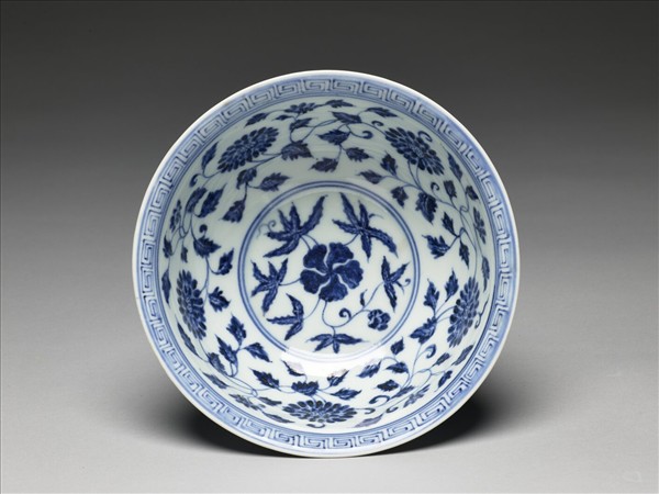 青花雙龍花卉紋碗