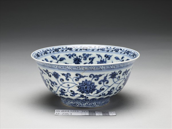 青花四季花卉紋碗