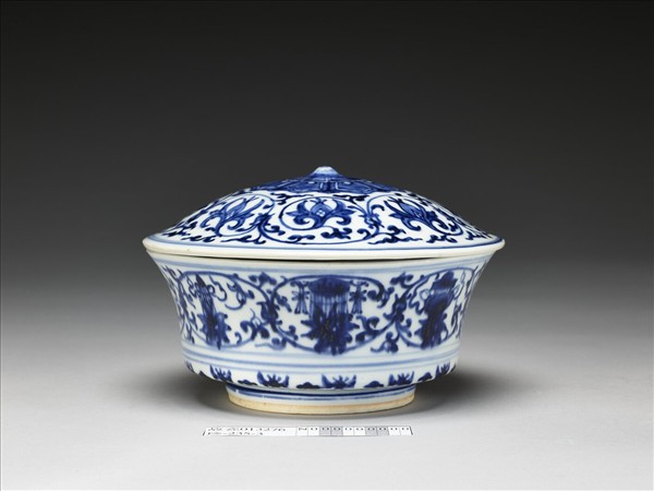 青花番蓮八寶紋蓋碗