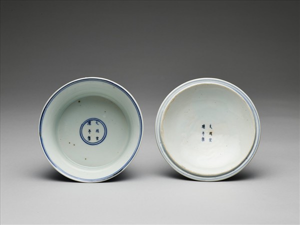 青花番蓮八寶紋蓋碗