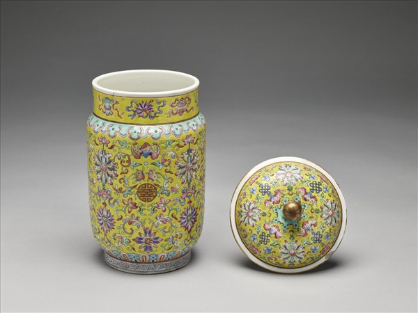 粉彩黃地福壽紋蓋罐