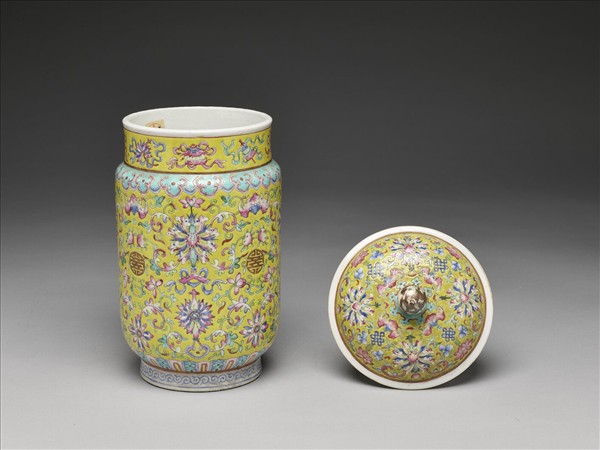 粉彩黃地福壽紋蓋罐