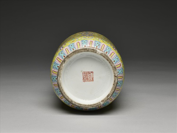 粉彩黃地福壽紋蓋罐