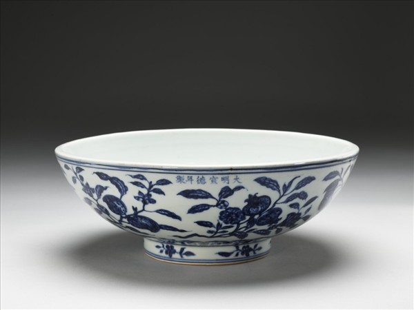 青花折枝花果紋碗