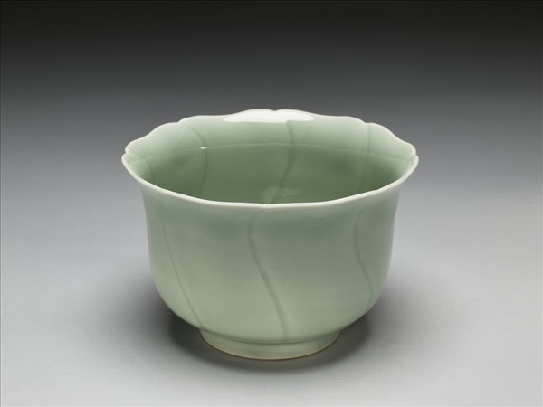 青瓷葵口仰鐘式碗