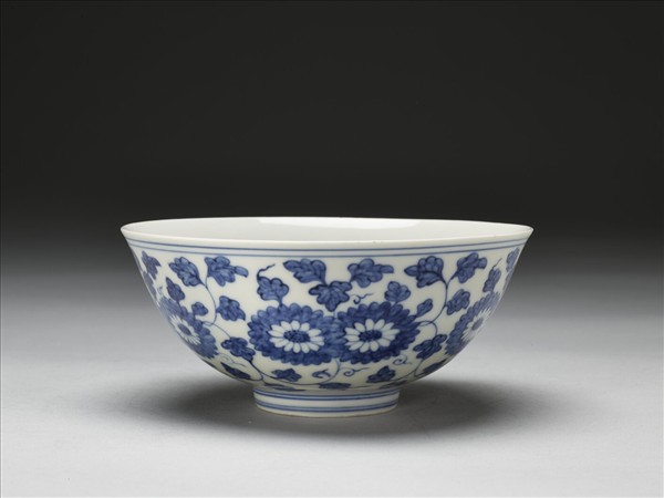 青花菊花紋碗
