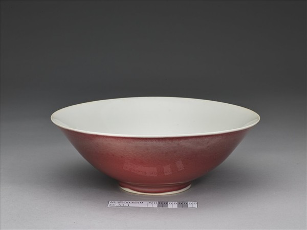 紅釉碗