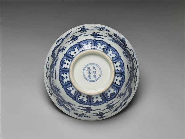 青花雙龍戲珠紋碗