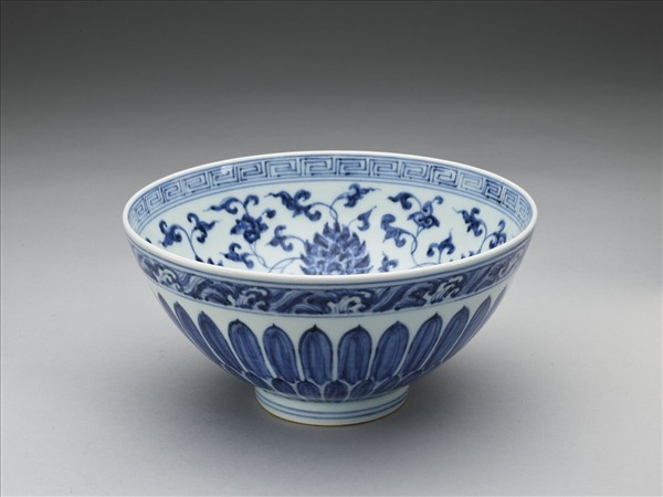 青花蓮瓣花卉紋蓮子碗