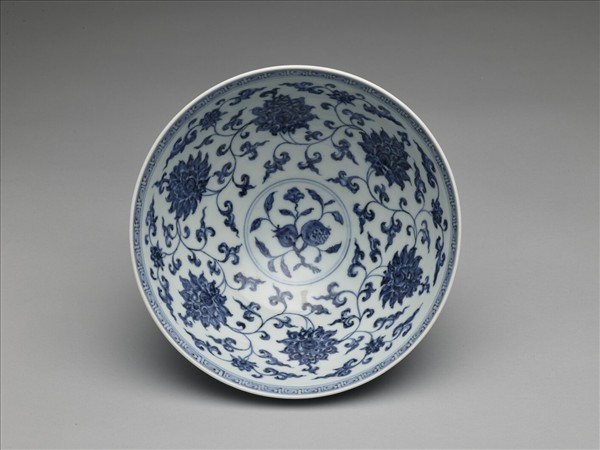青花蓮瓣花卉紋蓮子碗