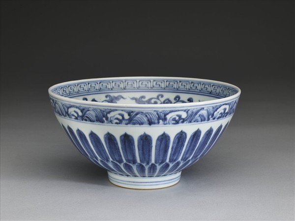 青花蓮瓣花卉紋蓮子碗