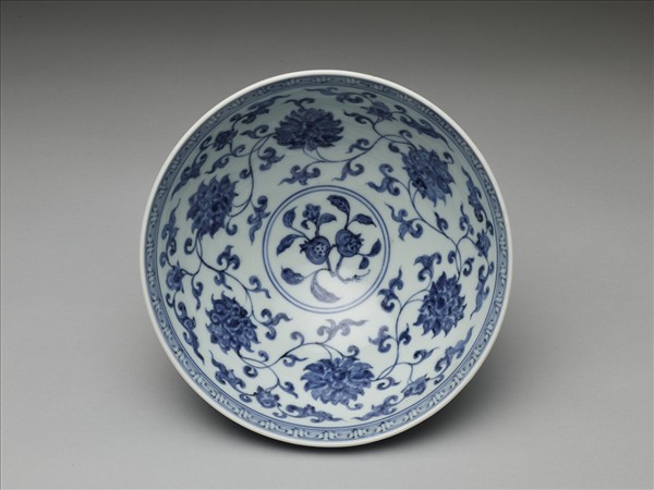 青花蓮瓣花卉紋蓮子碗