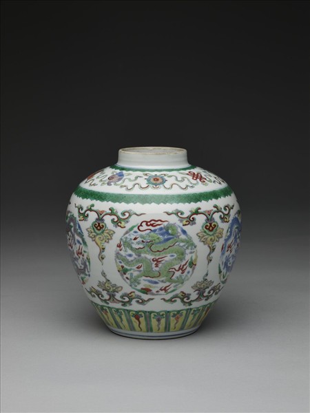 鬥彩團龍紋罐