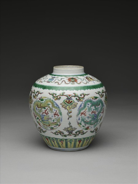 鬥彩團龍紋罐
