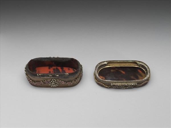 銀嵌寶石漆鼻煙盒