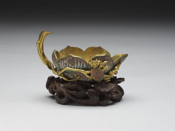 掐絲琺瑯蓮花式洗