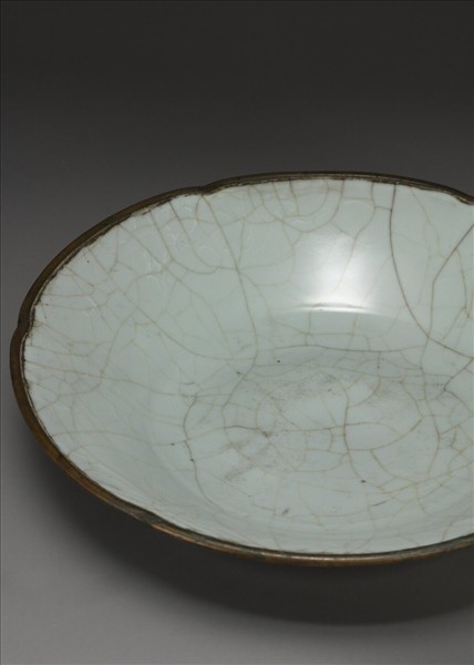 官窯 青瓷葵口盤