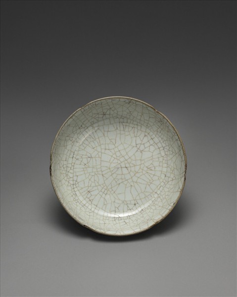 官窯 青瓷葵口洗 (「古」字銘)