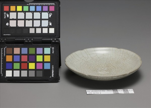 哥窯 青瓷葵口碟