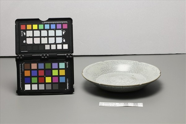 哥窯青瓷葵口盤