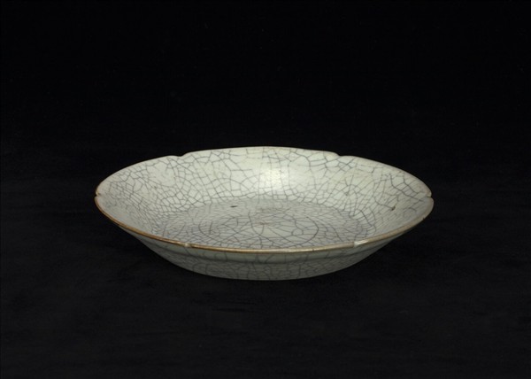 哥窯青瓷葵口盤- 故宮