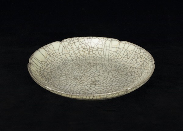 哥窯青瓷葵口盤