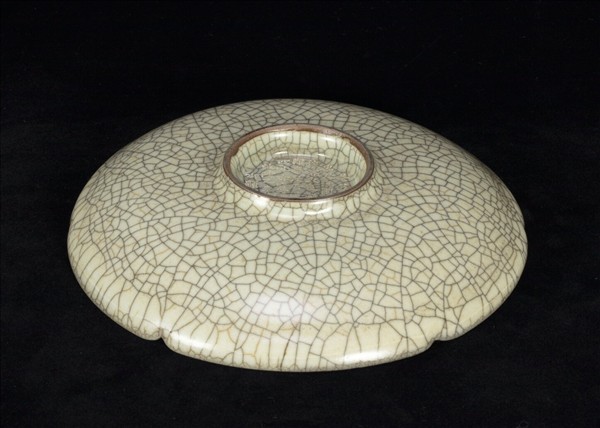 哥窯青瓷葵口盤