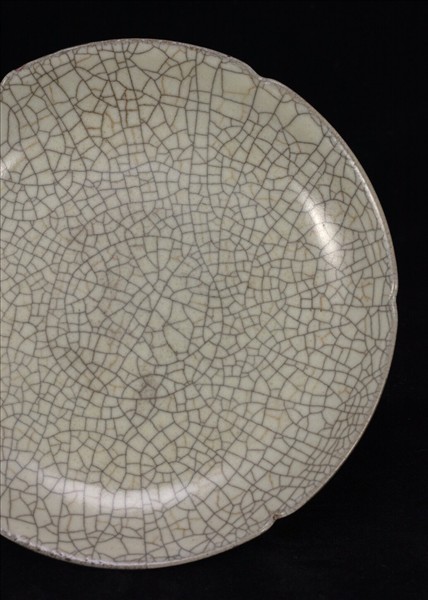 哥窯青瓷葵口盤