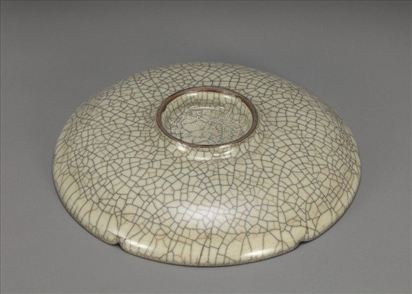 哥窯青瓷葵口盤