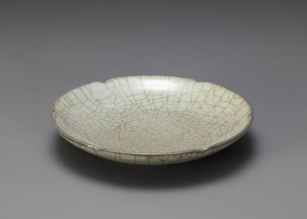 哥窯青瓷葵口碟