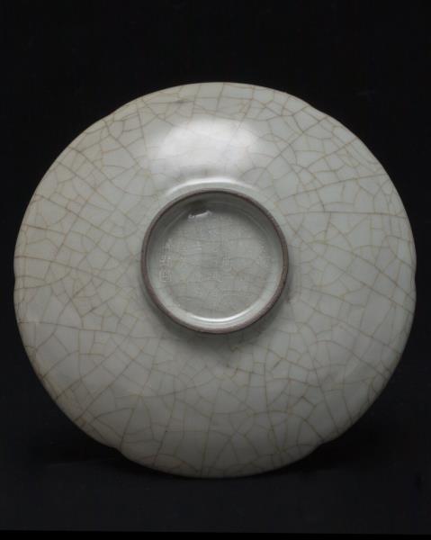 哥窯青瓷葵口碟