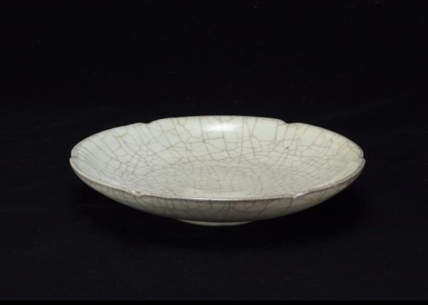 哥窯青瓷葵口碟