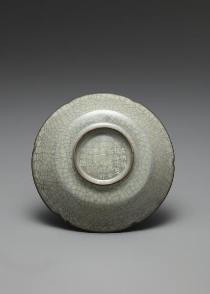 哥窯青瓷葵口碟