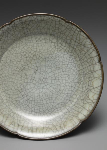 哥窯青瓷葵口碟