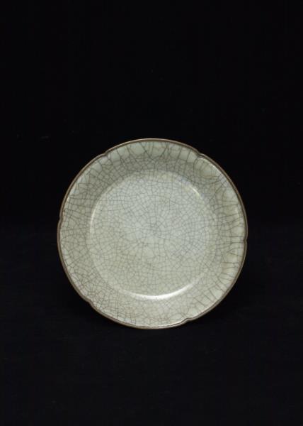 哥窯青瓷葵口碟