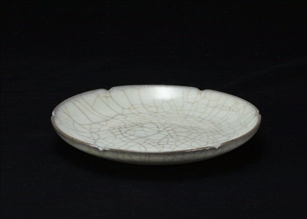 官窯 青瓷葵口碟