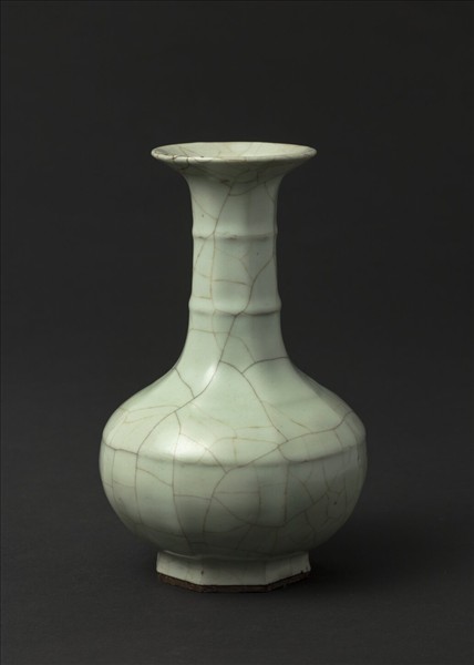 官窯 青瓷八方弦紋盤口瓶