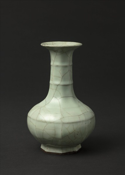 官窯 青瓷八方弦紋盤口瓶