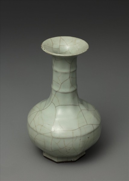 官窯 青瓷八方弦紋盤口瓶