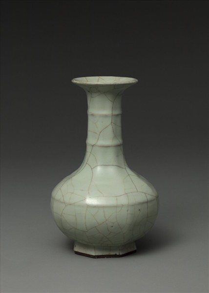 官窯 青瓷八方弦紋盤口瓶