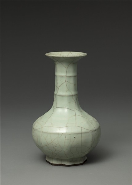 官窯 青瓷八方弦紋盤口瓶