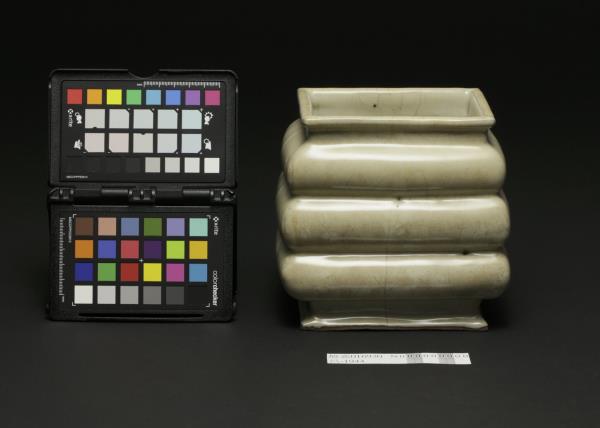 官窯 青瓷三登方壺