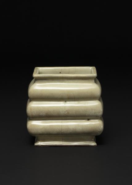 官窯 青瓷三登方壺