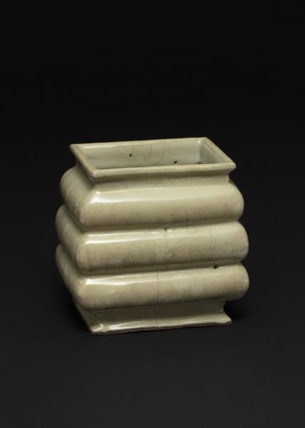 官窯 青瓷三登方壺