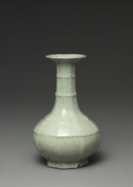 官窯 青瓷八方弦紋盤口瓶