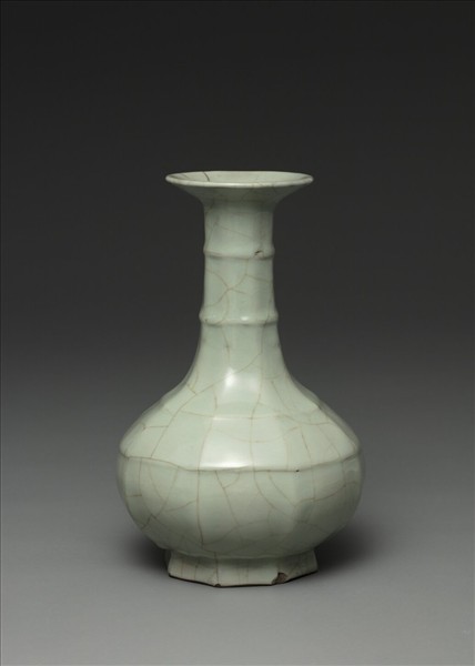 官窯 青瓷八方弦紋盤口瓶