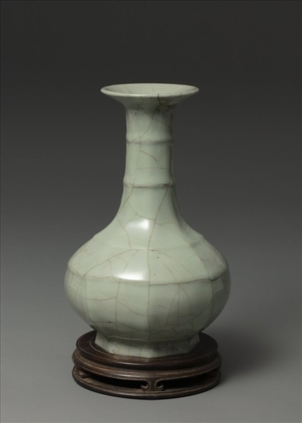 官窯 青瓷八方弦紋盤口瓶