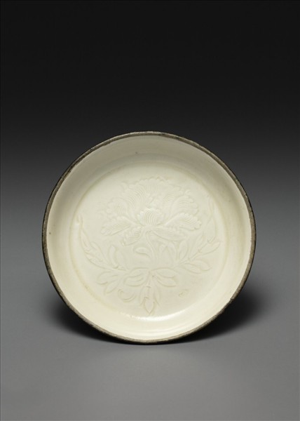 定窯 白瓷劃花牡丹紋碟