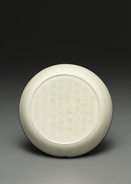 定窯 白瓷劃花牡丹紋碟