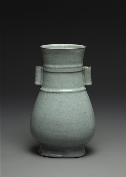 官窯 青瓷弦紋貫耳壺